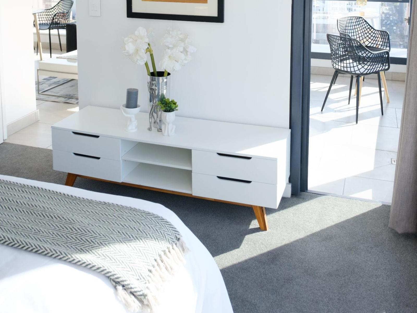 Outstanding 2101 The Rubik 1bedroom Corner Unit With Sensational Views And Free Parking Bay * Le Cap