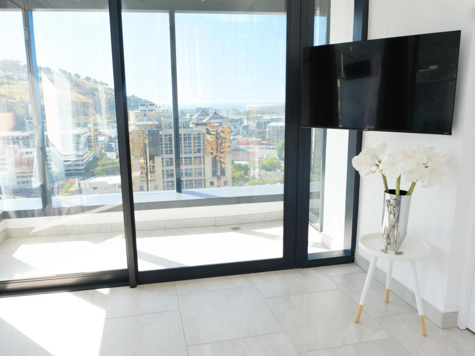 Outstanding 2101 The Rubik 1bedroom Corner Unit With Sensational Views And Free Parking Bay Appartement Le Cap
