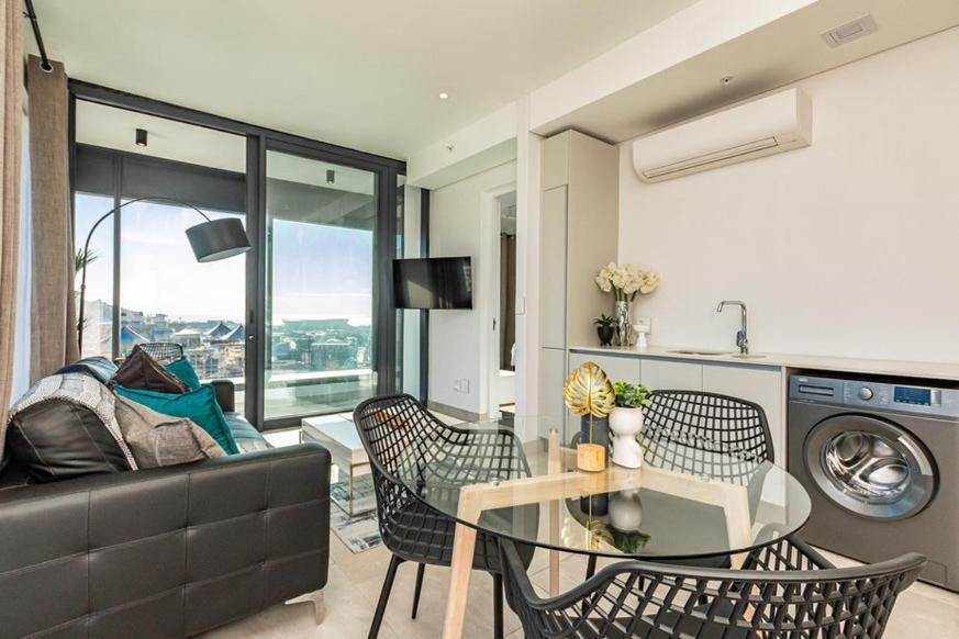 Apartment 2101 The Rubik With Sensational Views, Rooftop Pool And Parking